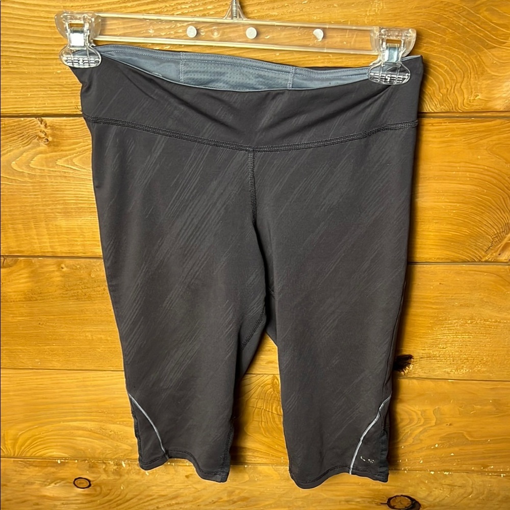 Champion Women's Gray Athletic Shorts Medium workout pull on elastic drawstring